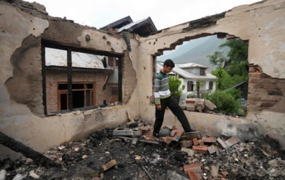 India Launches Drone Strikes on Lahore and Karachi After Missile Offensive, Says Pakistan Army